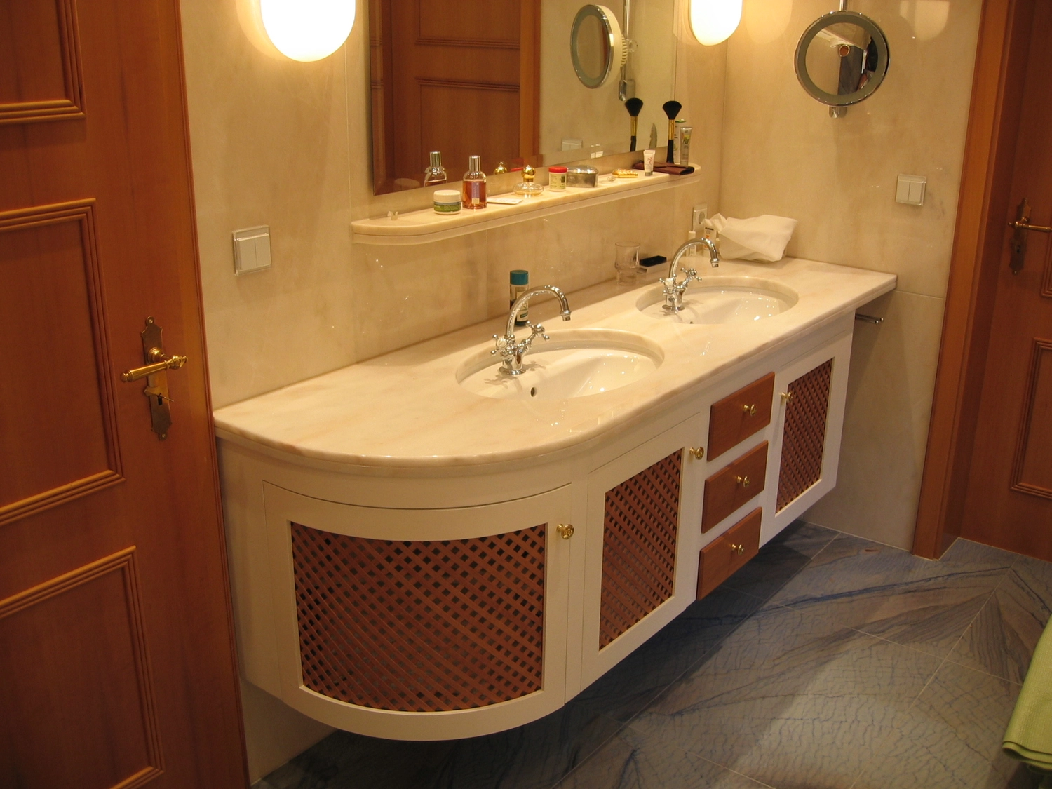 Schreinerei - Maßgefertigte Holzarbeiten -  Holzmöbel