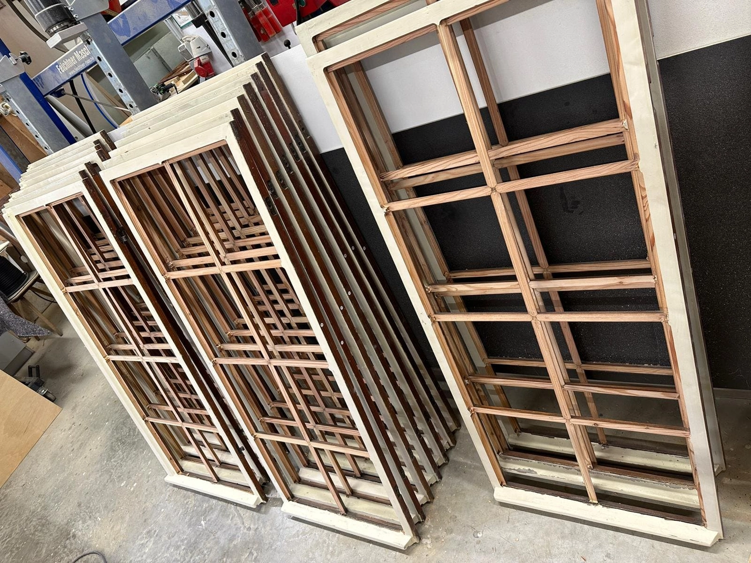 Schreinerei - Maßgefertigte Holzarbeiten - Holzfenster für Altbau + Denkmal